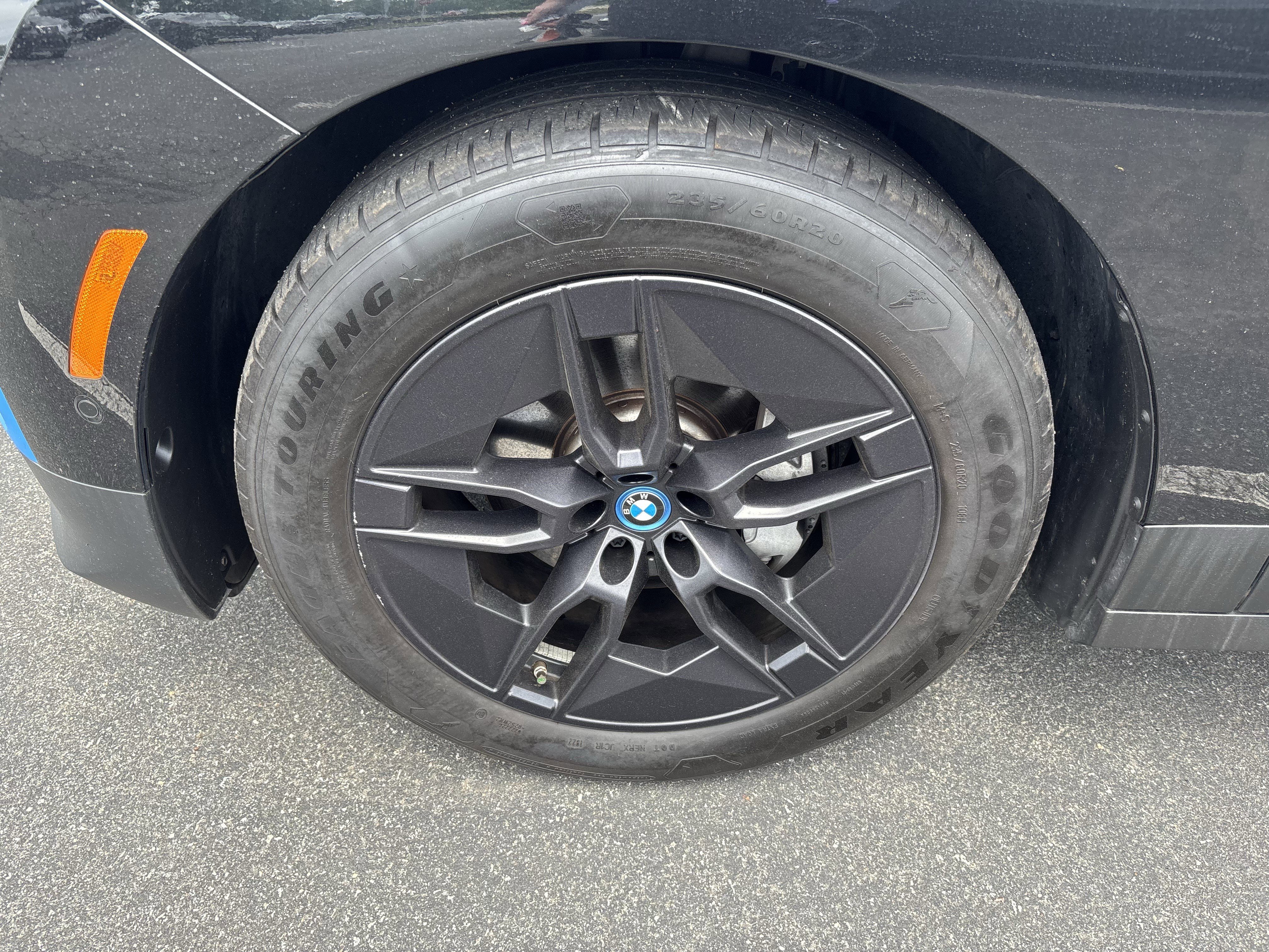 Used 2023 BMW iX xDrive50 w/ Premium Package AWD/4WD image 37
