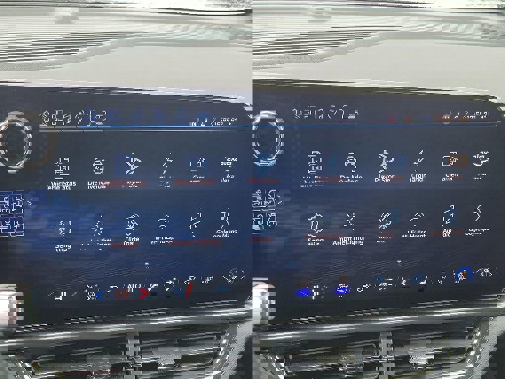 Certified 2024 Chevrolet Equinox EV RS FWD image 27