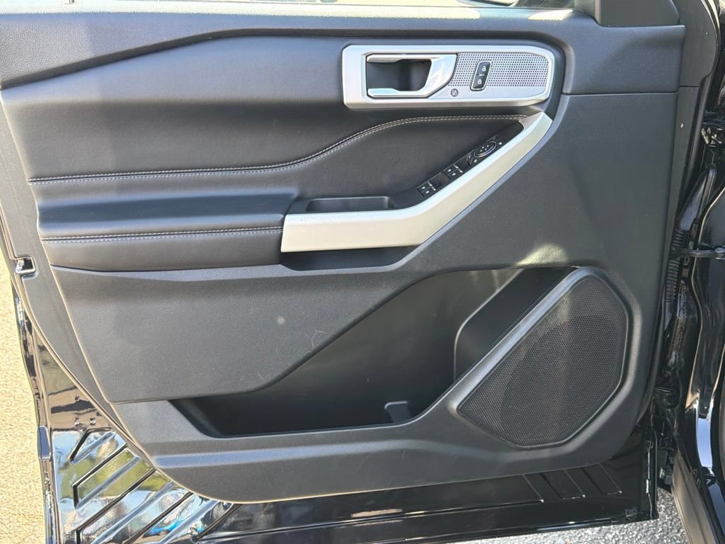 Certified 2023 Ford Explorer Limited RWD image 22
