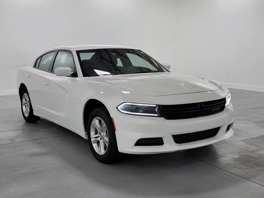 Used 2022 Dodge Charger SXT RWD image 2