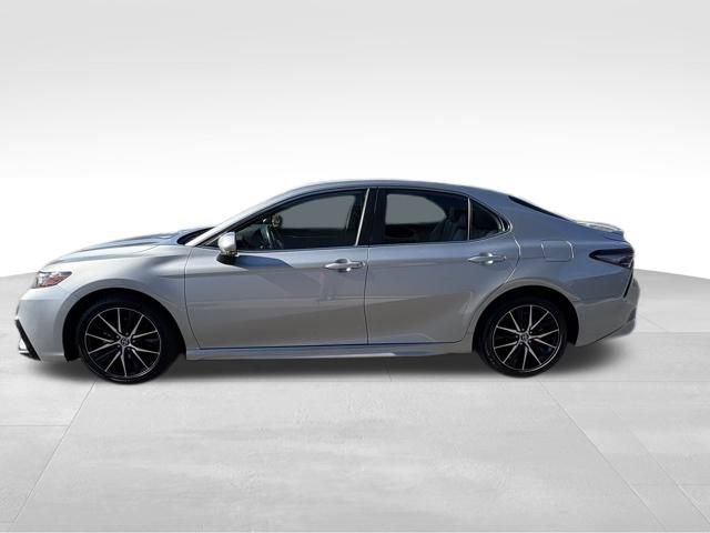 Used 2024 Toyota Camry SE image 8