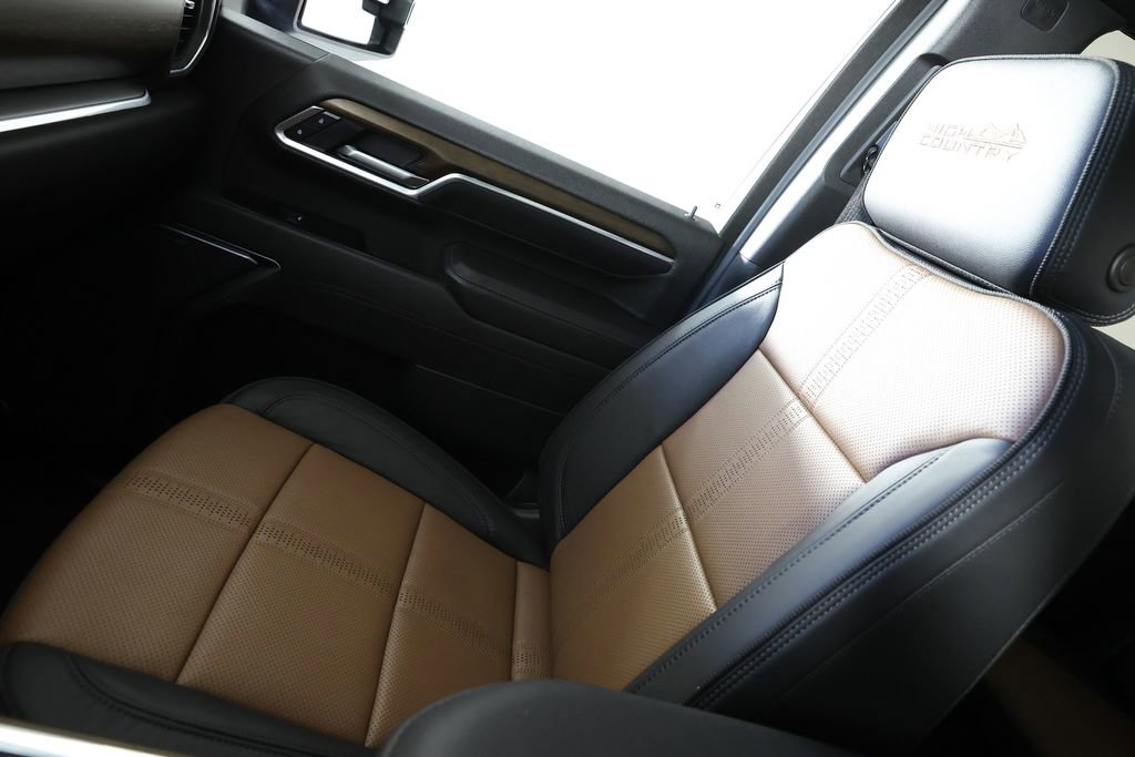 Used 2025 Chevrolet Silverado 2500 High Country w/ High Country Premium Package AWD/4WD image 38