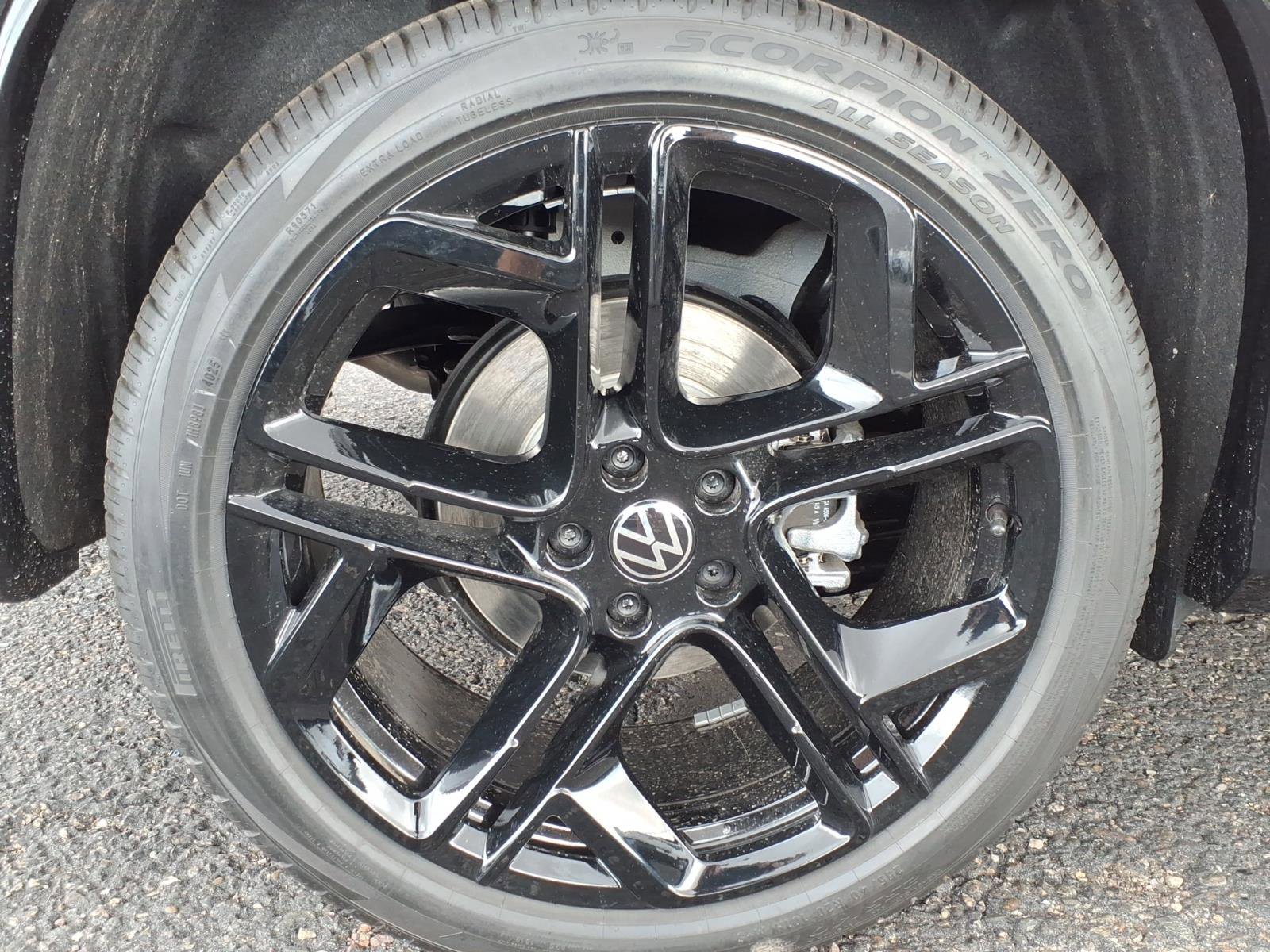 New 2026 Volkswagen Tiguan SE R-Line image 8