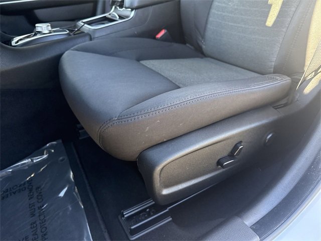 Used 2023 Chrysler 300 Touring w/ Sport Appearance Package image 12