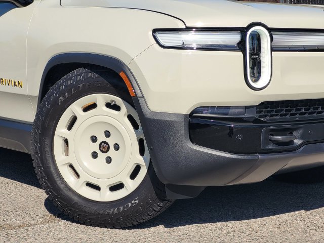 Used 2025 Rivian R1S Adventure Tri AWD/4WD image 9