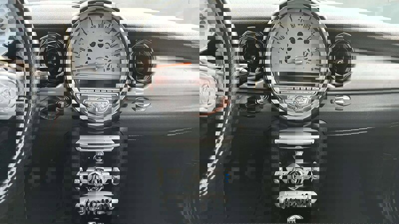 Used 2010 MINI Cooper Hardtop image 10