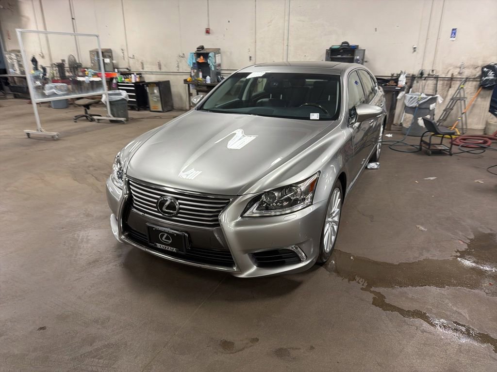 Used 2017 Lexus LS 460 AWD w/ Comfort Package image 4