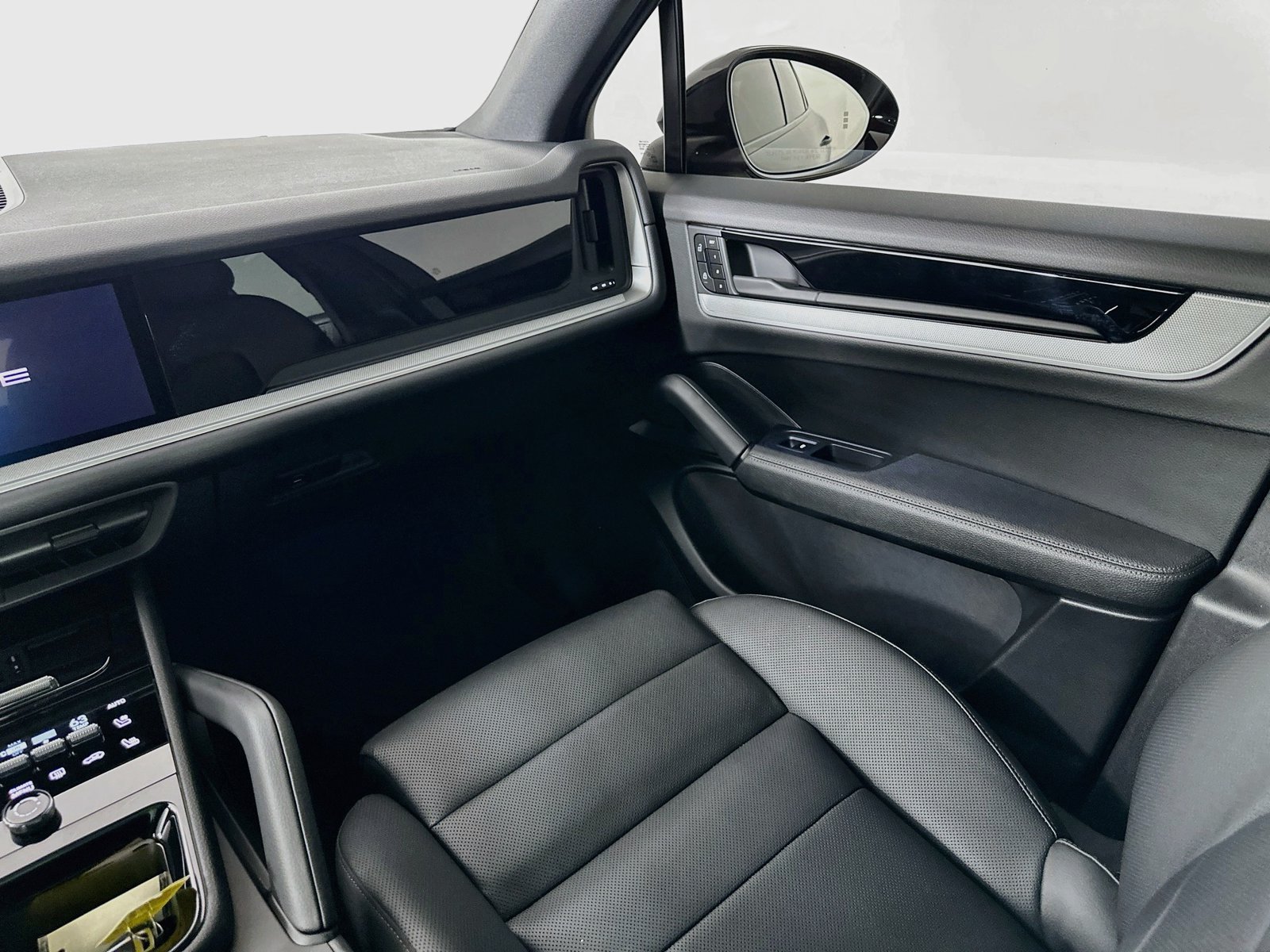 Certified 2025 Porsche Cayenne S AWD/4WD image 23
