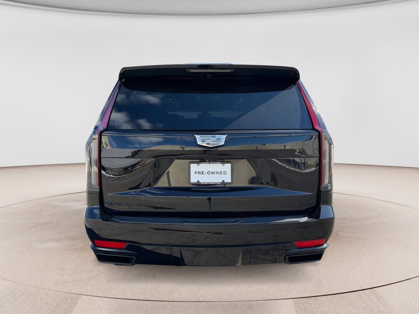 Used 2024 Cadillac Escalade Sport Platinum w/ LPO, ONYX Package image 6