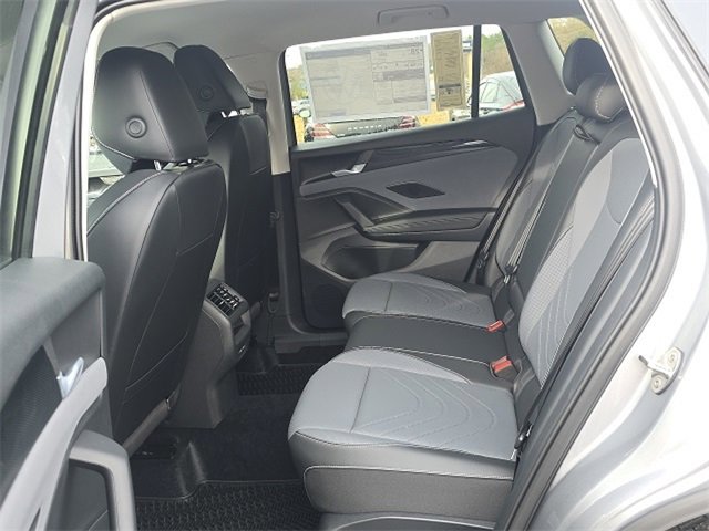 New 2026 Volkswagen Tiguan SE image 9