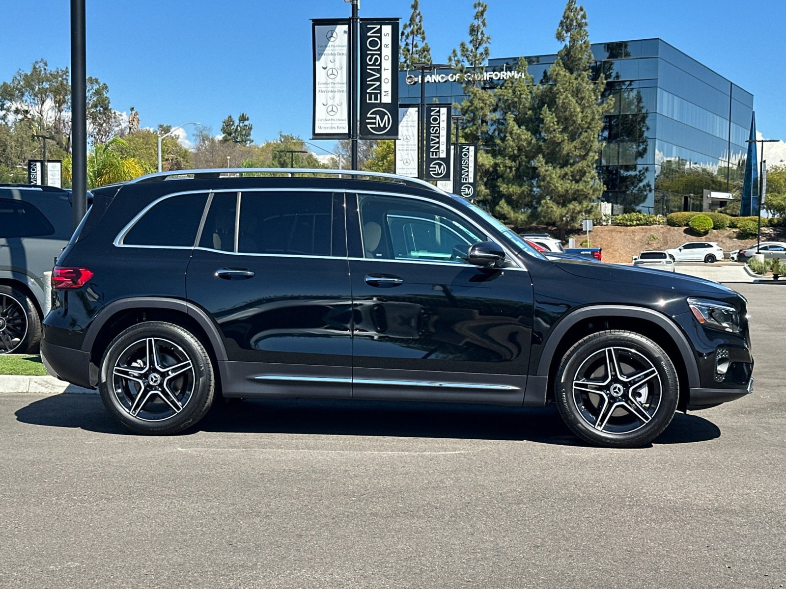New 2026 Mercedes-Benz GLB 250 4MATIC image 2