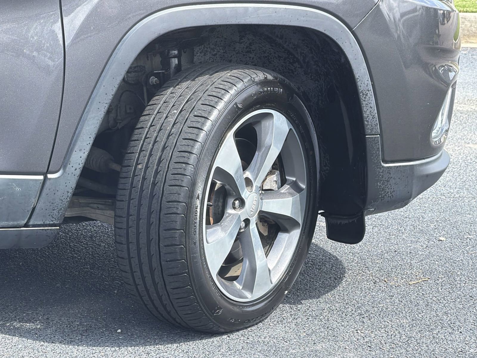 Used 2020 Jeep Cherokee Limited image 12