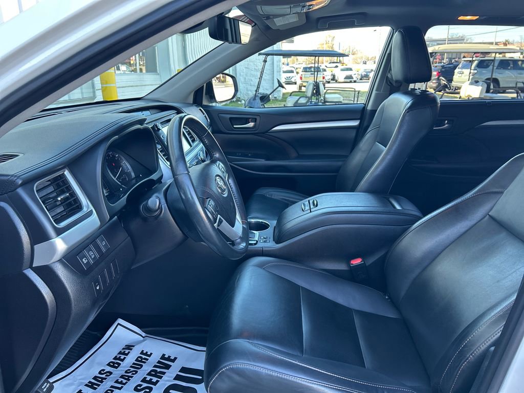 Used 2019 Toyota Highlander XLE image 12