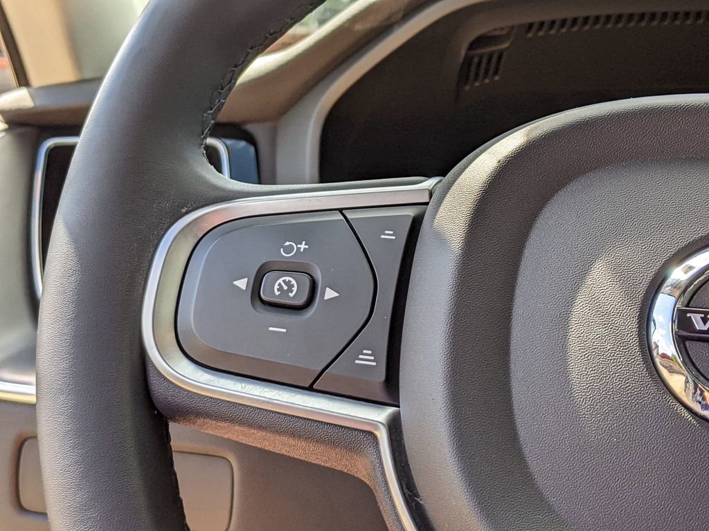 Certified 2023 Volvo XC60 B5 Core w/ Climate Package AWD/4WD image 15