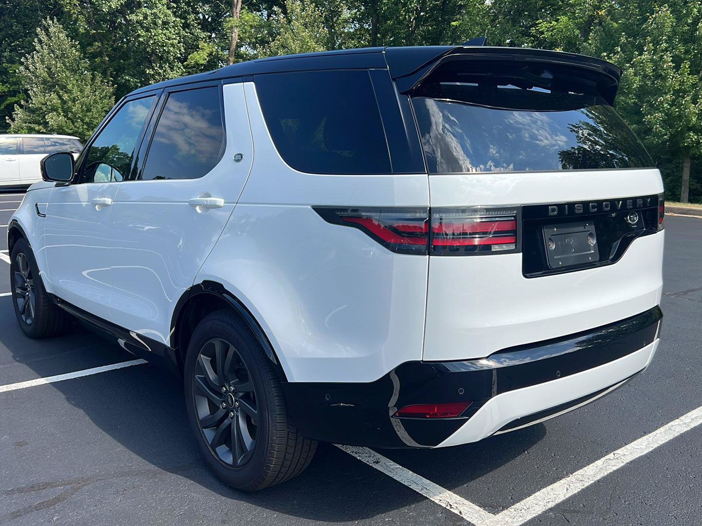 Used 2022 Land Rover Discovery S R-Dynamic AWD/4WD image 3