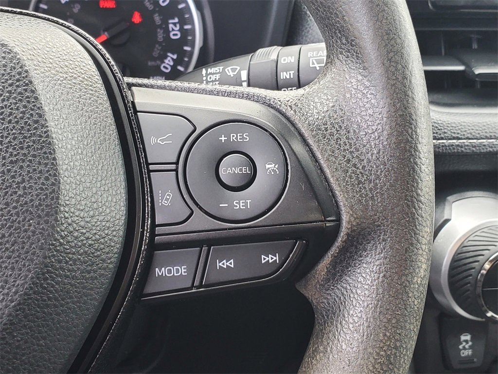 Used 2021 Toyota RAV4 XLE image 17