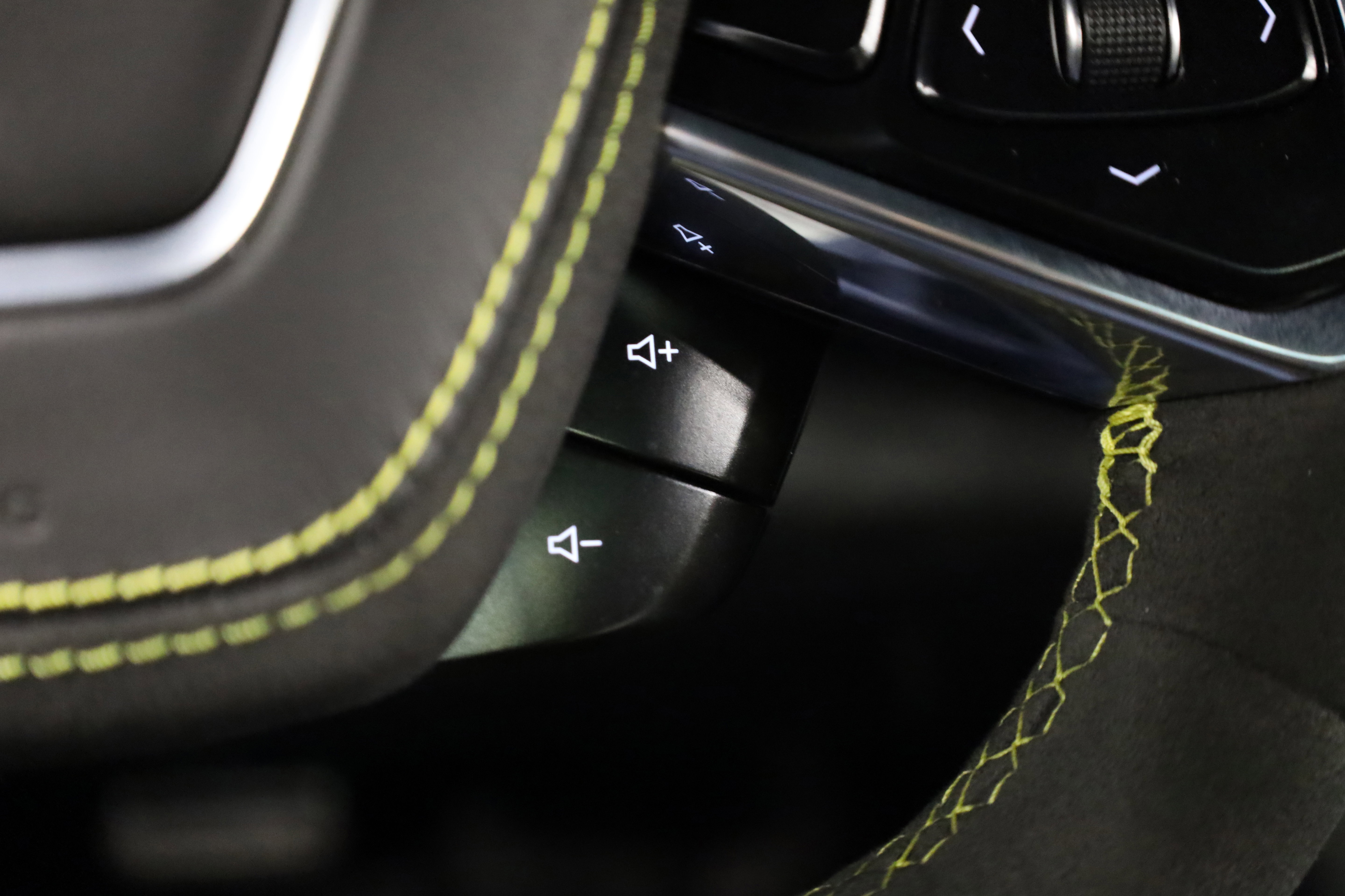 Used 2022 Chevrolet Corvette Stingray Premium Conv w/ Z51 Performance Package image 31