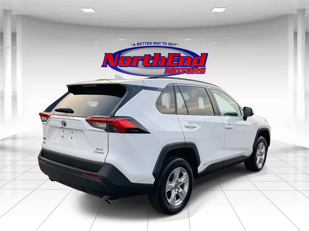Used 2021 Toyota RAV4 XLE w/ Convenience Package image 7