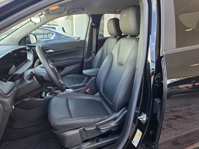 Used 2024 Buick Encore GX Sport Touring w/ Advanced Technology Package FWD image 11