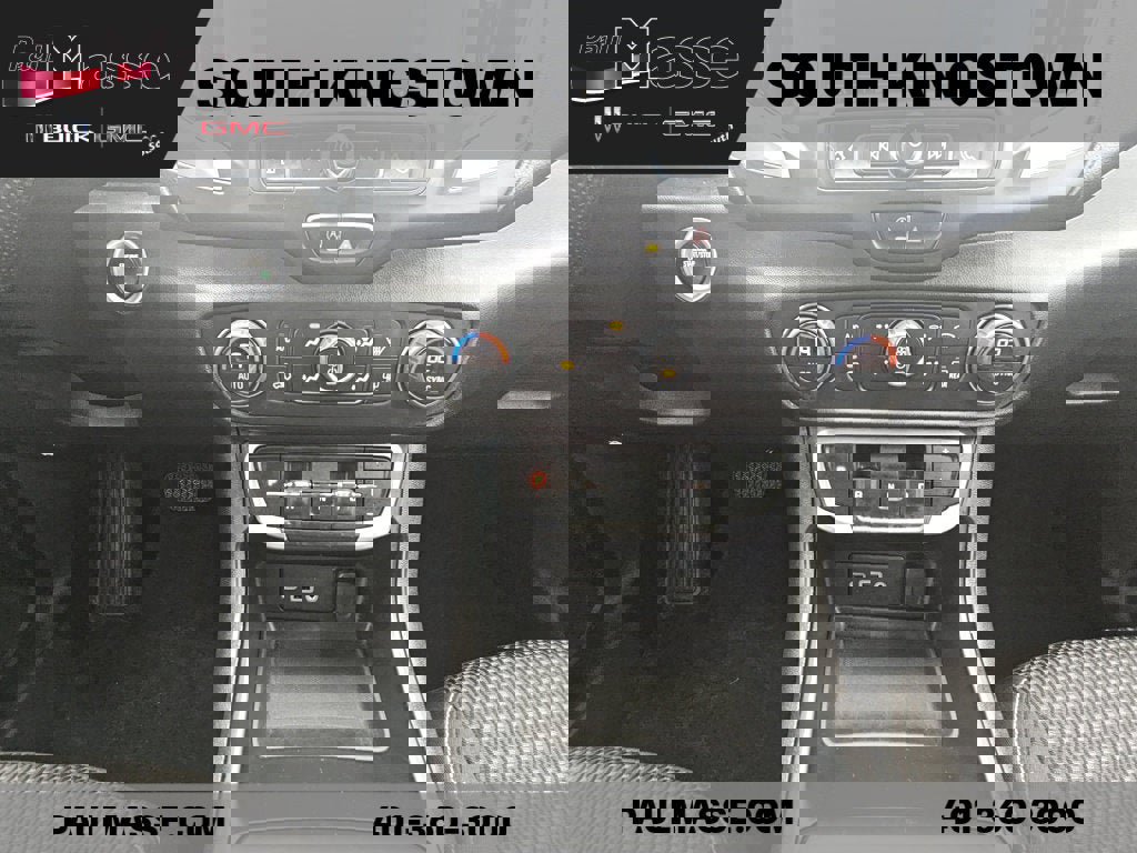 Used 2023 GMC Terrain SLE w/ Driver Convenience Package image 15