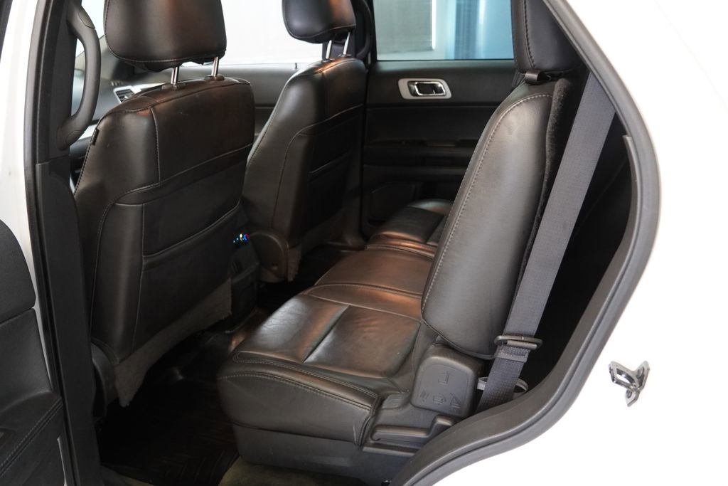 Used 2014 Ford Explorer XLT w/ Equipment Group 202A AWD/4WD image 19