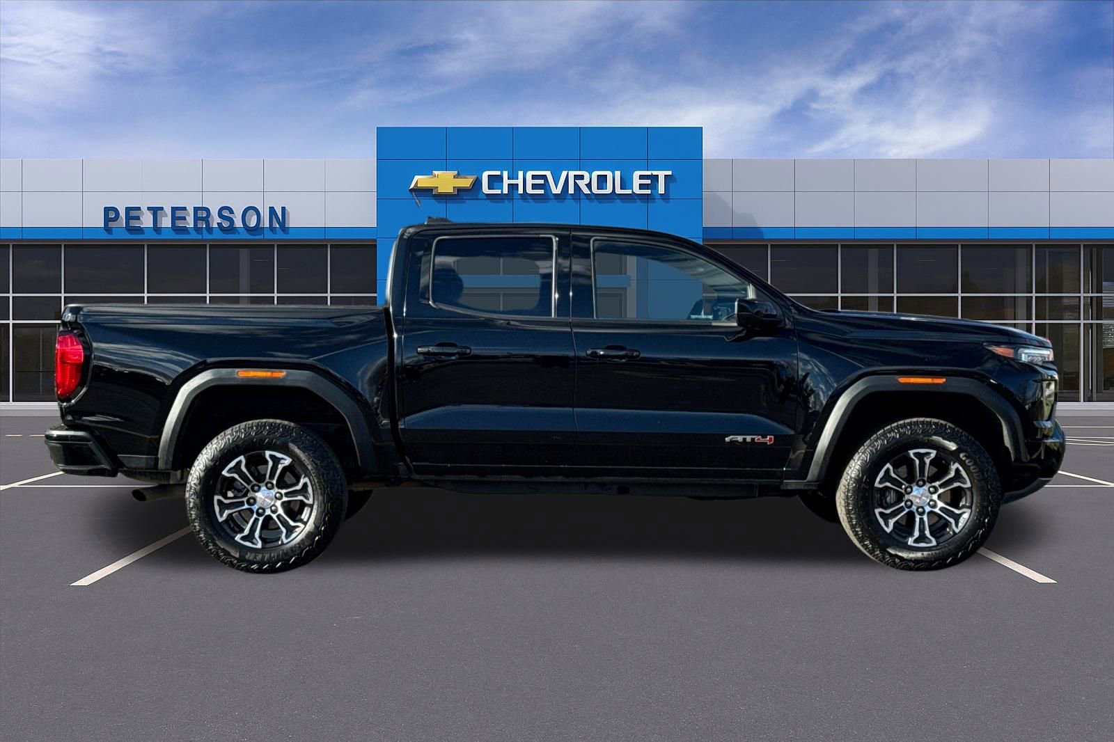 Used 2024 GMC Canyon AT4 w/ Technology Package image 3