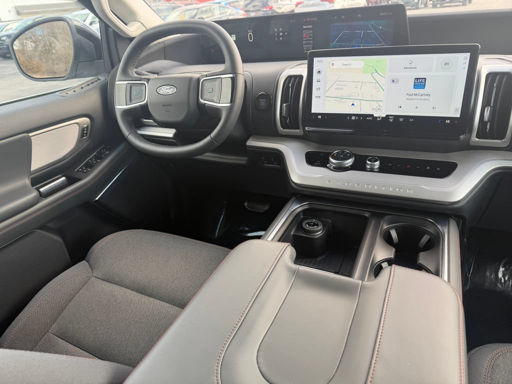 Used 2025 Ford Expedition Max Active AWD/4WD image 25