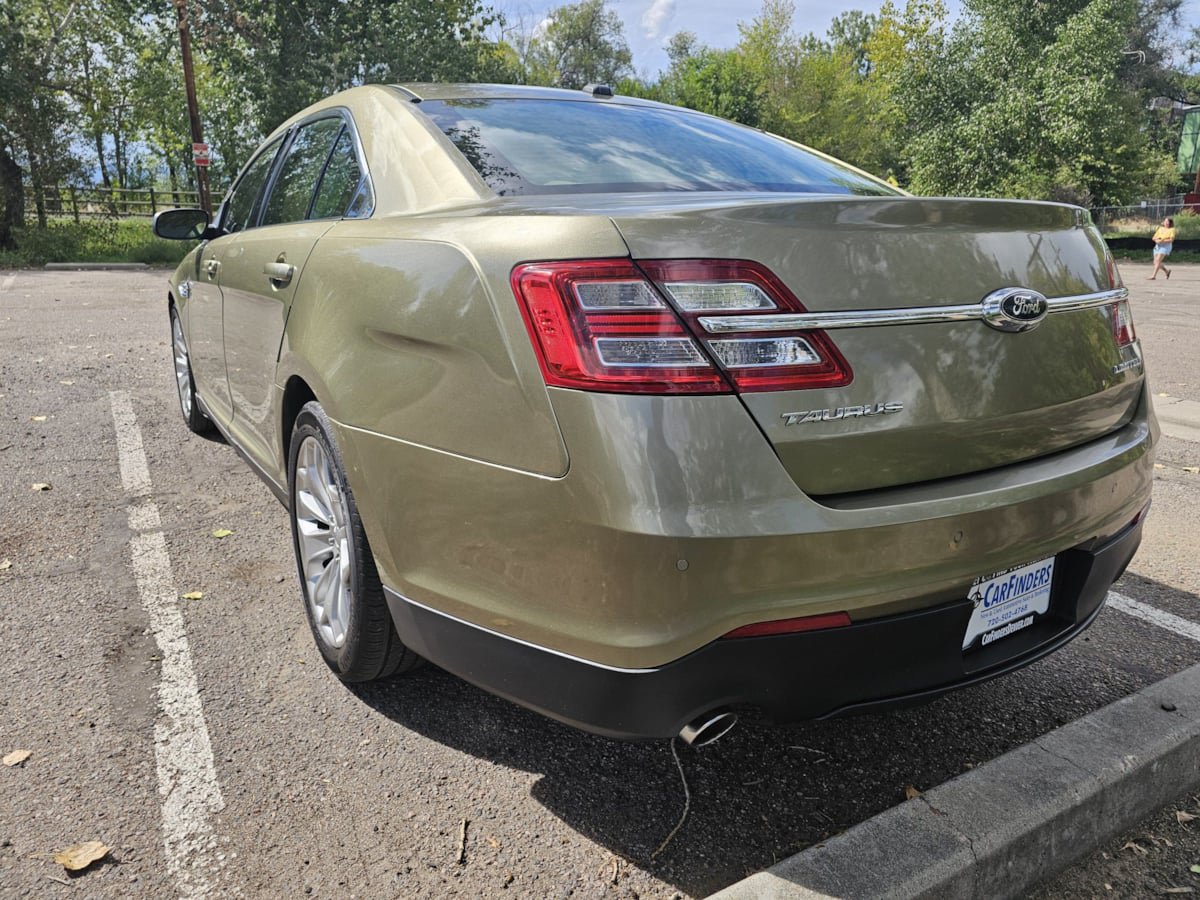 Used 2013 Ford Taurus Limited FWD image 3