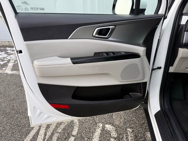 Used 2022 Kia Carnival LX image 17