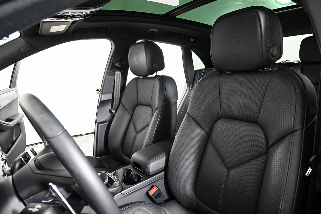 Used 2025 Porsche Macan image 5