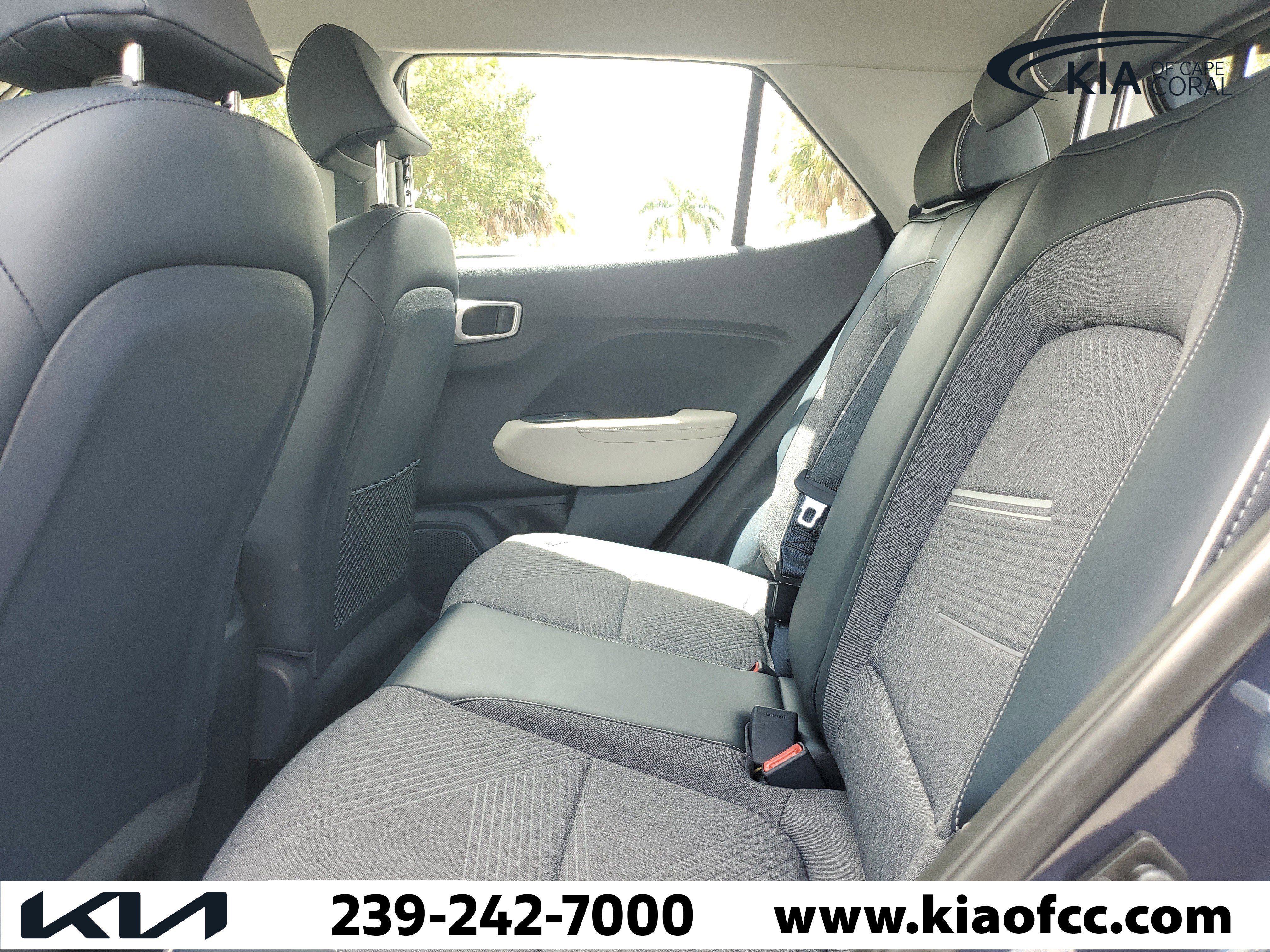 Used 2023 Hyundai Venue Limited w/ Cargo Package FWD image 10