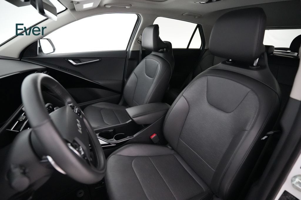 Used 2023 Kia Niro Wave FWD image 4