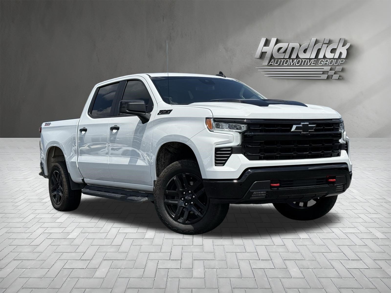 Used 2025 Chevrolet Silverado 1500 LT Trail Boss w/ Convenience Package II AWD/4WD image 2
