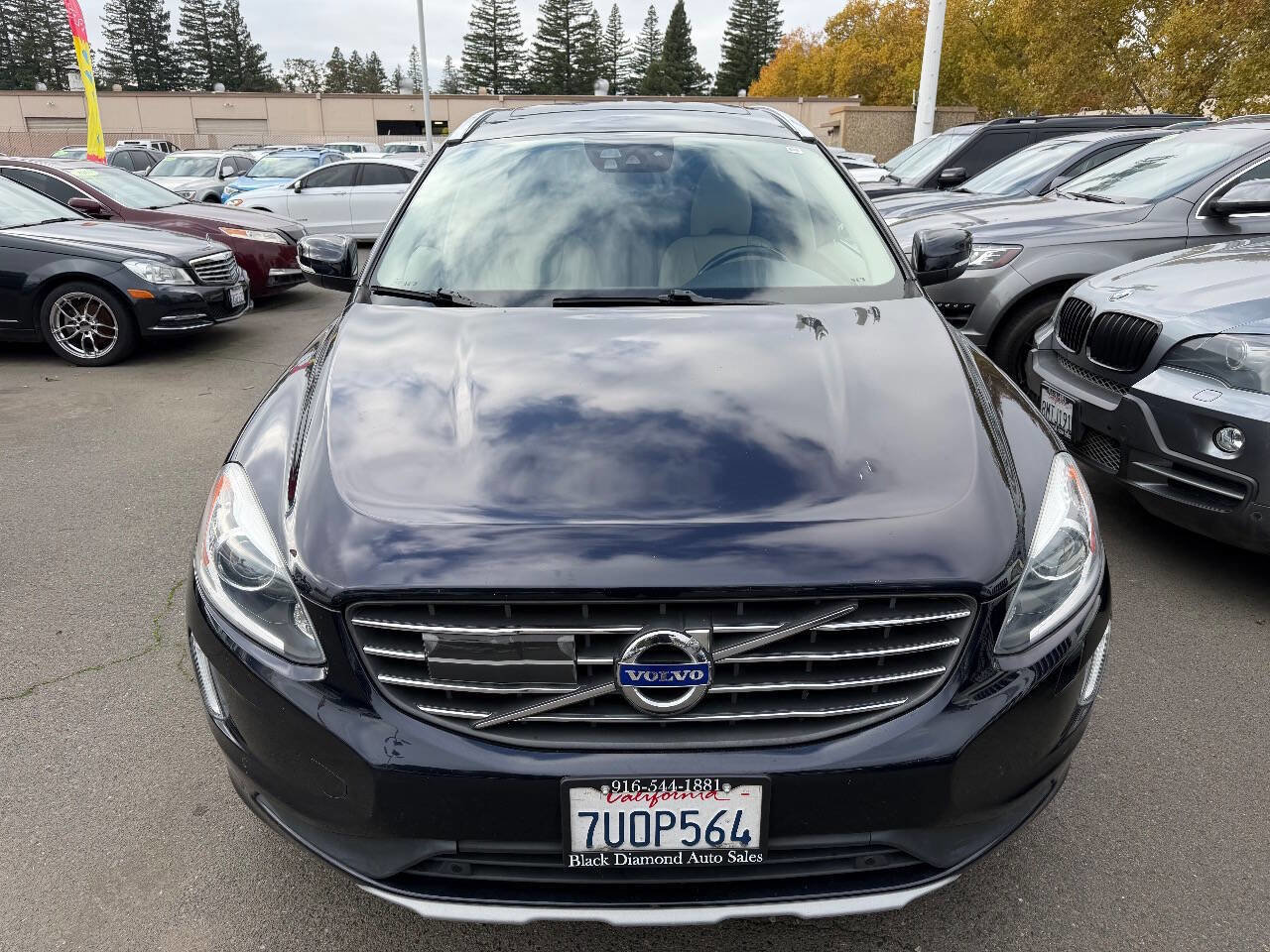 Used 2016 Volvo XC60 T5 Platinum image 2
