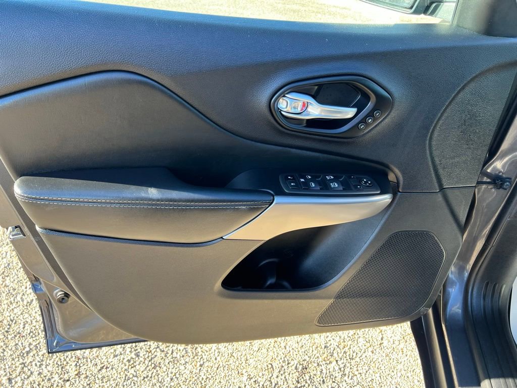 Used 2022 Jeep Cherokee Limited w/ Mopar Interior Package image 27