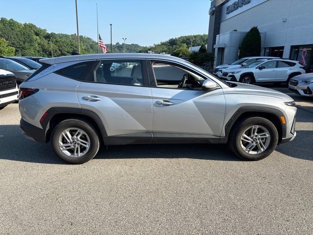 Used 2025 Hyundai Tucson SE AWD/4WD image 6