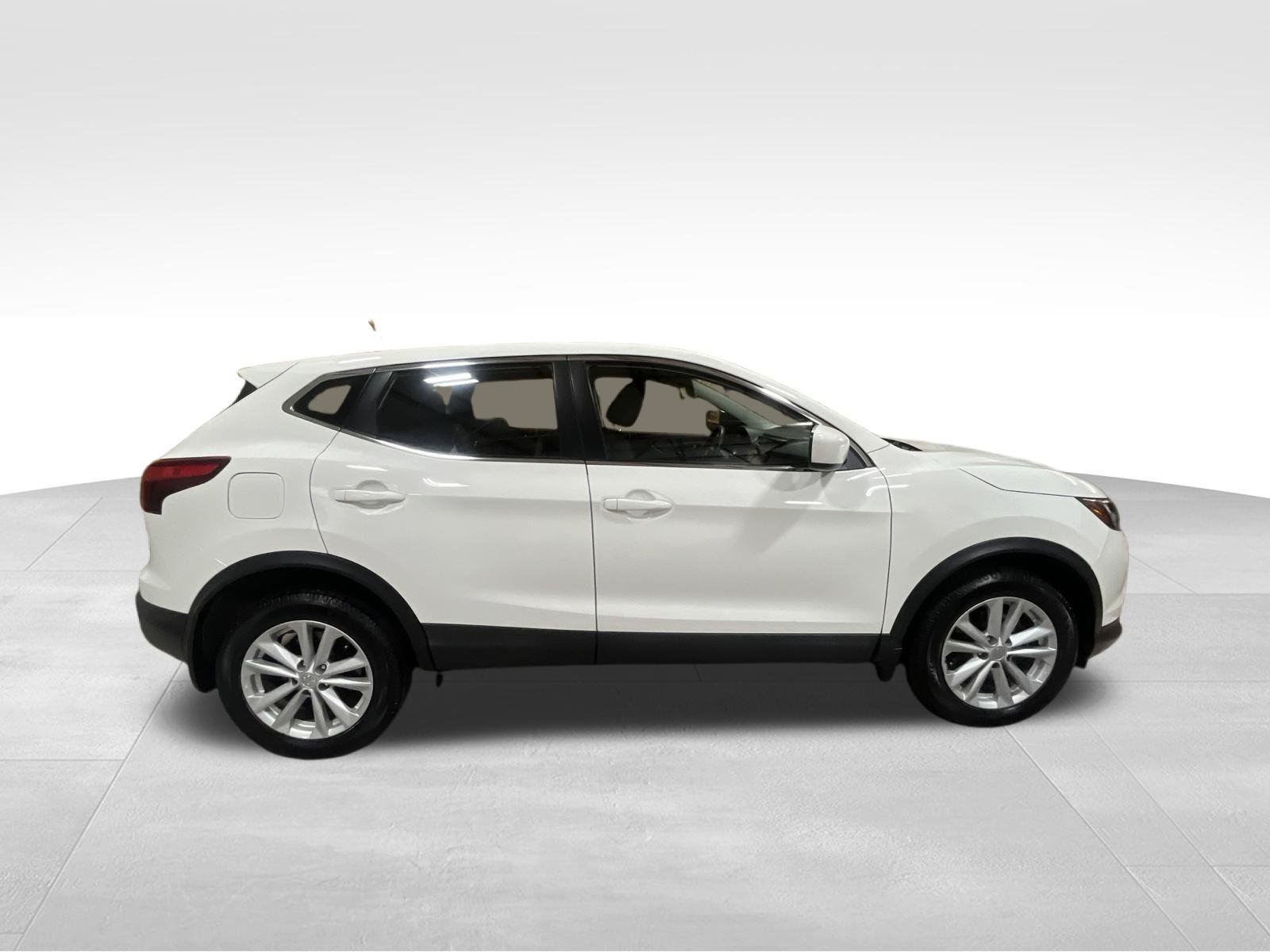 Used 2018 Nissan Rogue Sport S w/ S Appearance Package AWD/4WD image 4