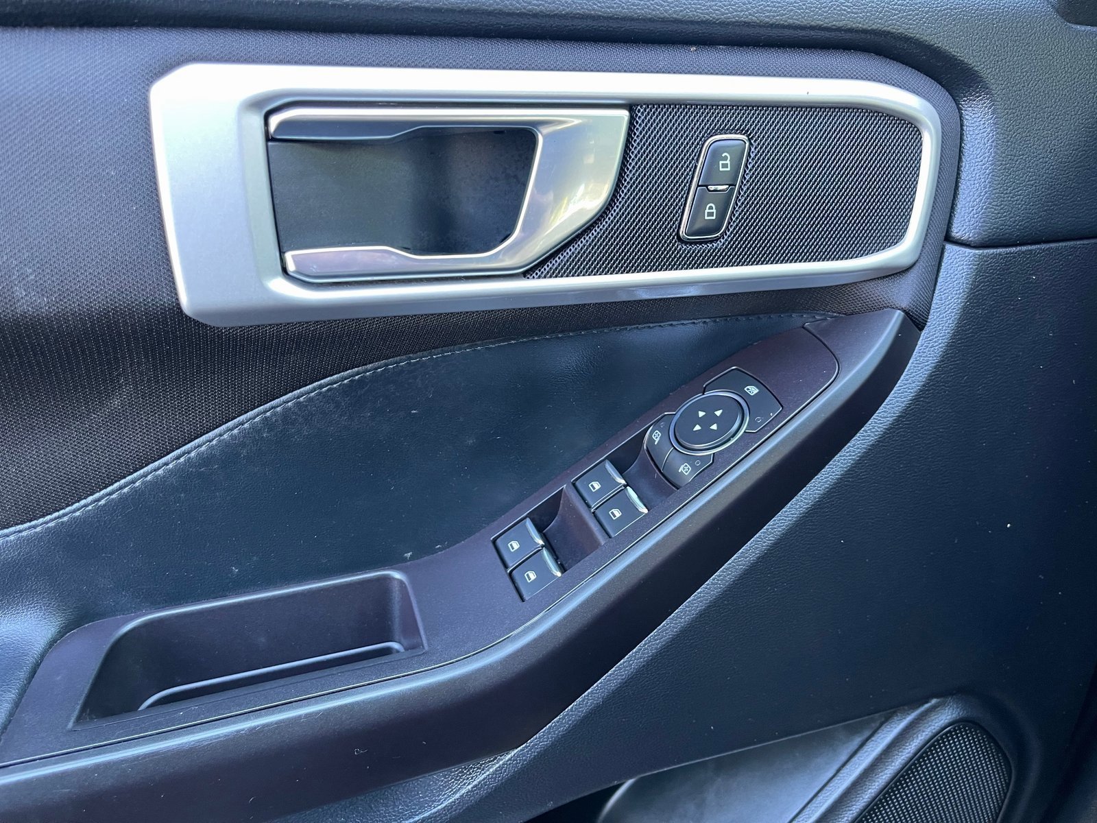 Used 2020 Ford Explorer XLT image 38