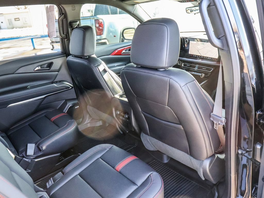New 2026 Chevrolet Traverse RS w/ LPO, Floor Liner Package FWD image 43