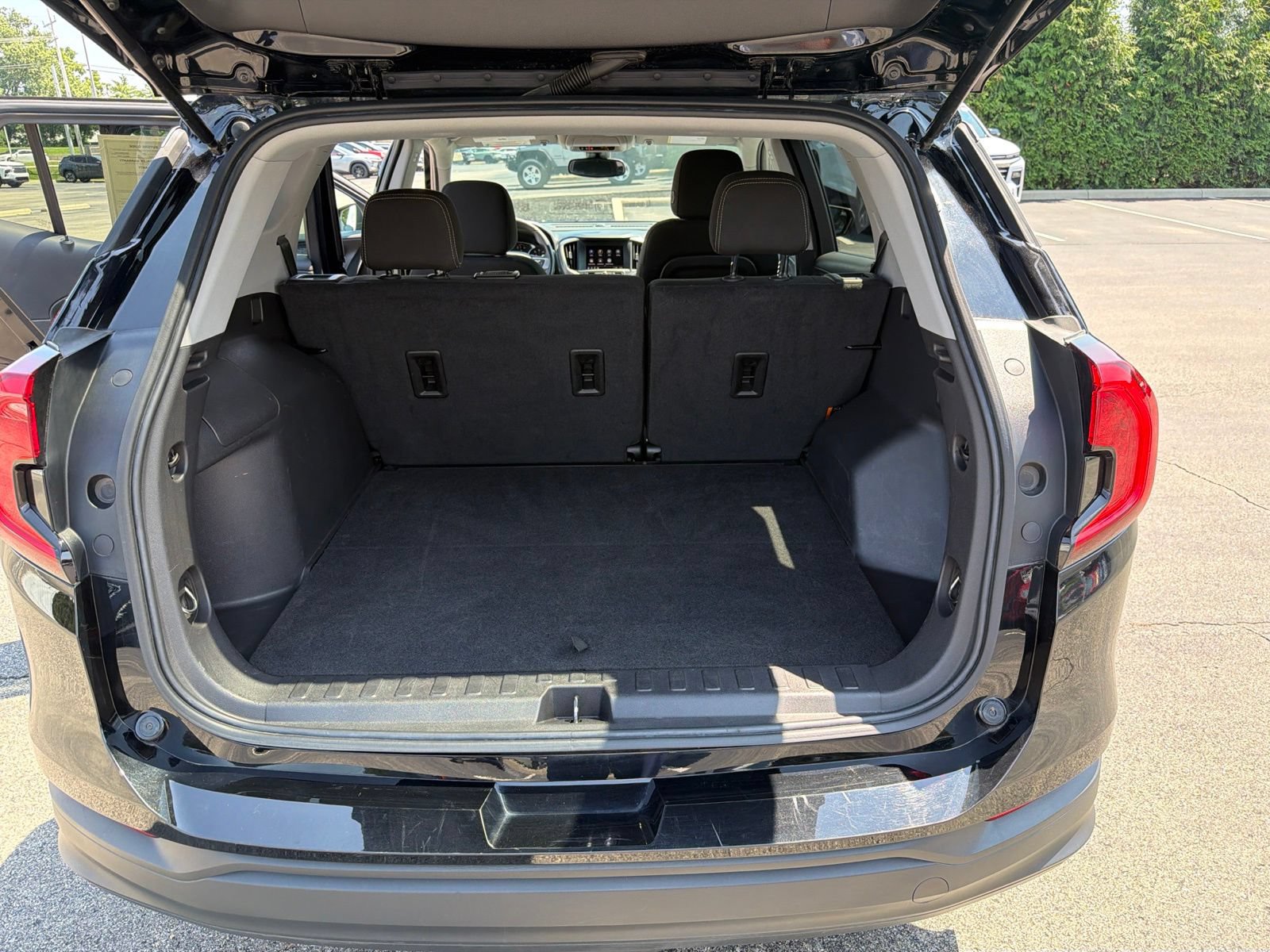 Used 2024 GMC Terrain SLE AWD/4WD image 26