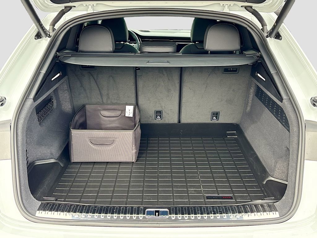 Used 2025 Audi Q8 Premium Plus AWD/4WD image 28