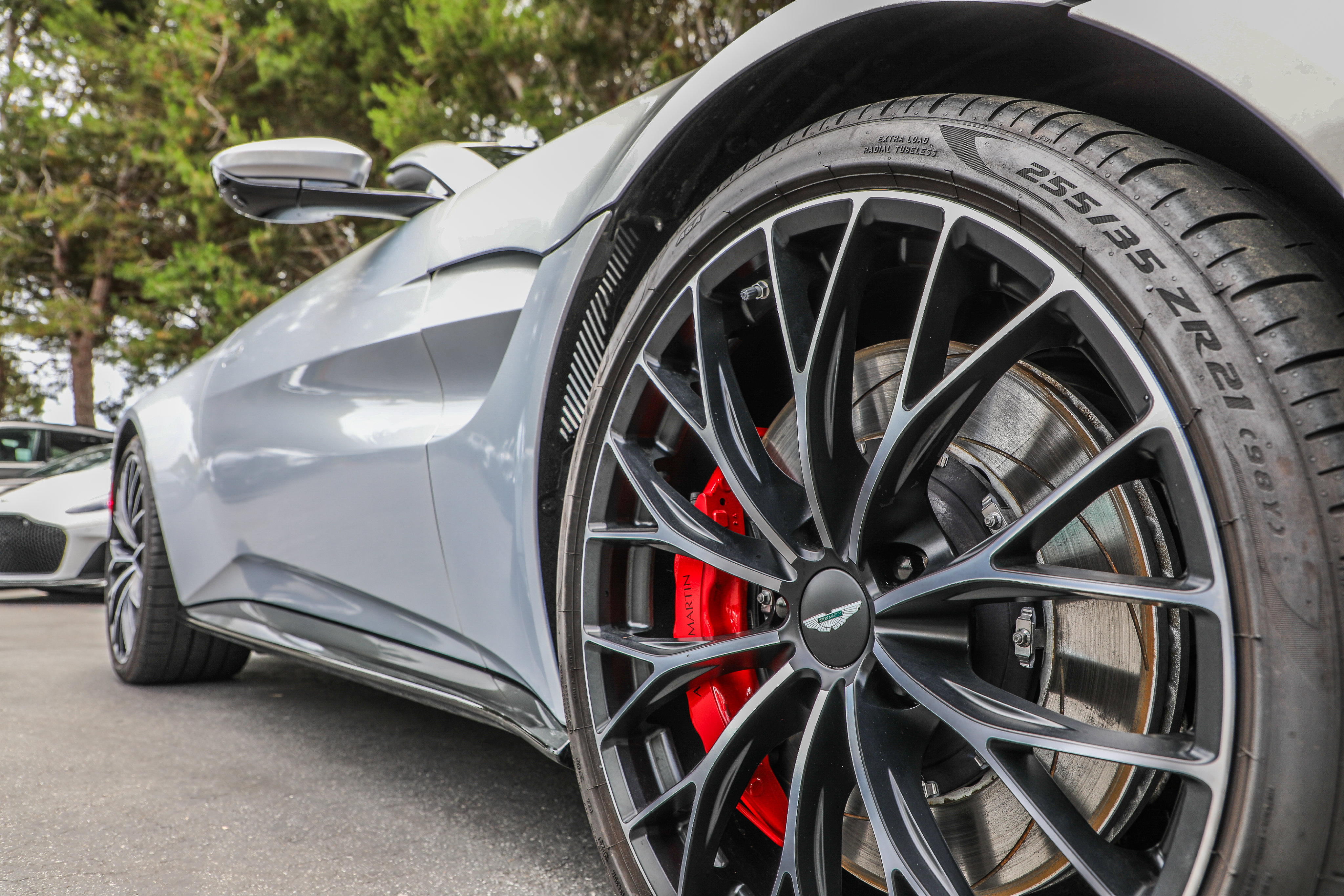 Used 2023 Aston Martin V8 Vantage Roadster RWD image 31
