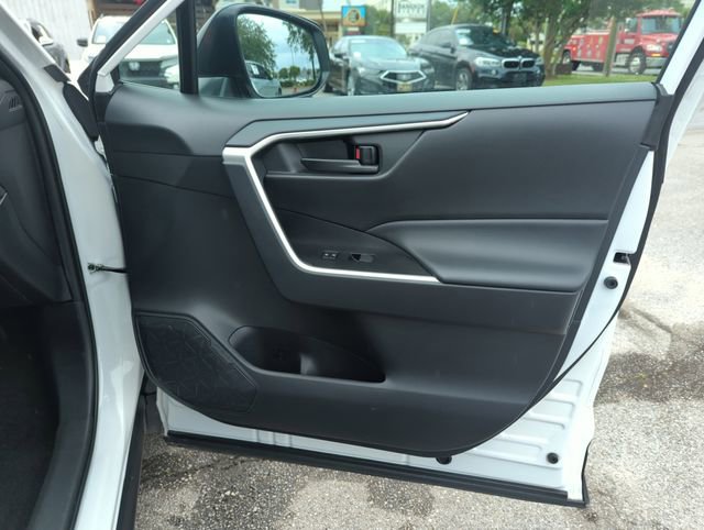 Used 2025 Toyota RAV4 LE AWD/4WD image 31