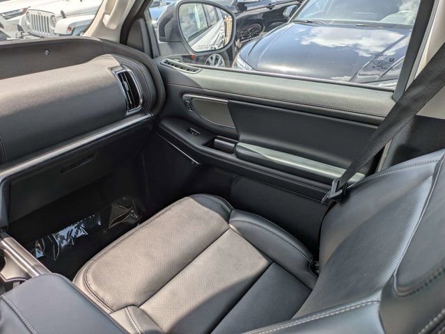 Used 2025 Ford Expedition Platinum AWD/4WD image 19