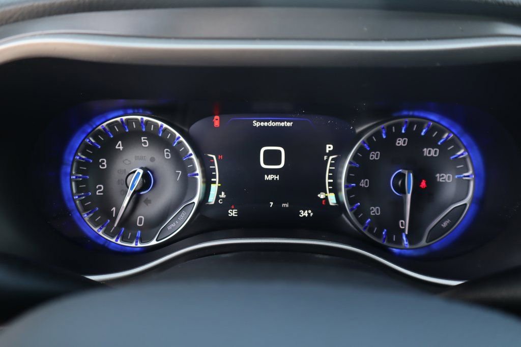 New 2026 Chrysler Pacifica Select image 4