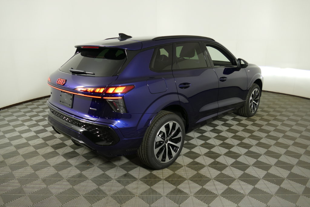 New 2026 Audi Q3 quattro 2.0T AWD/4WD image 3