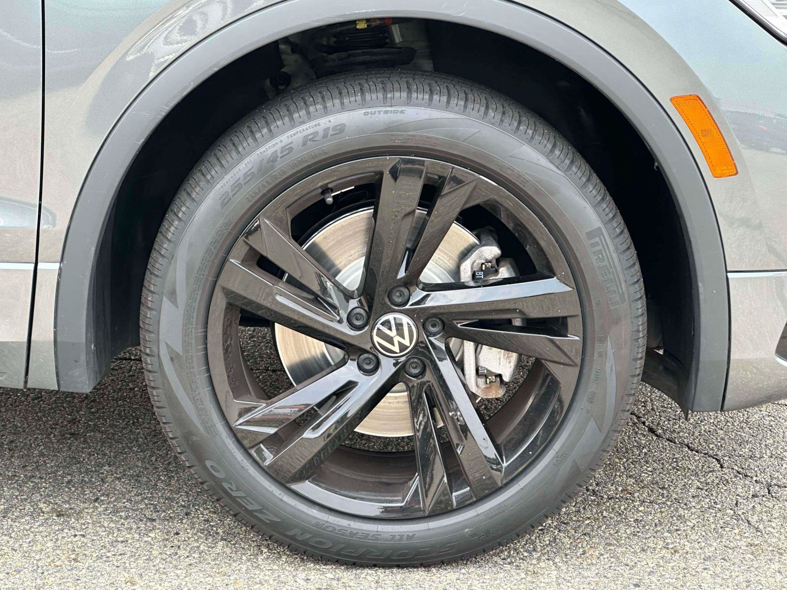 Certified 2023 Volkswagen Tiguan SE R-Line AWD/4WD image 6