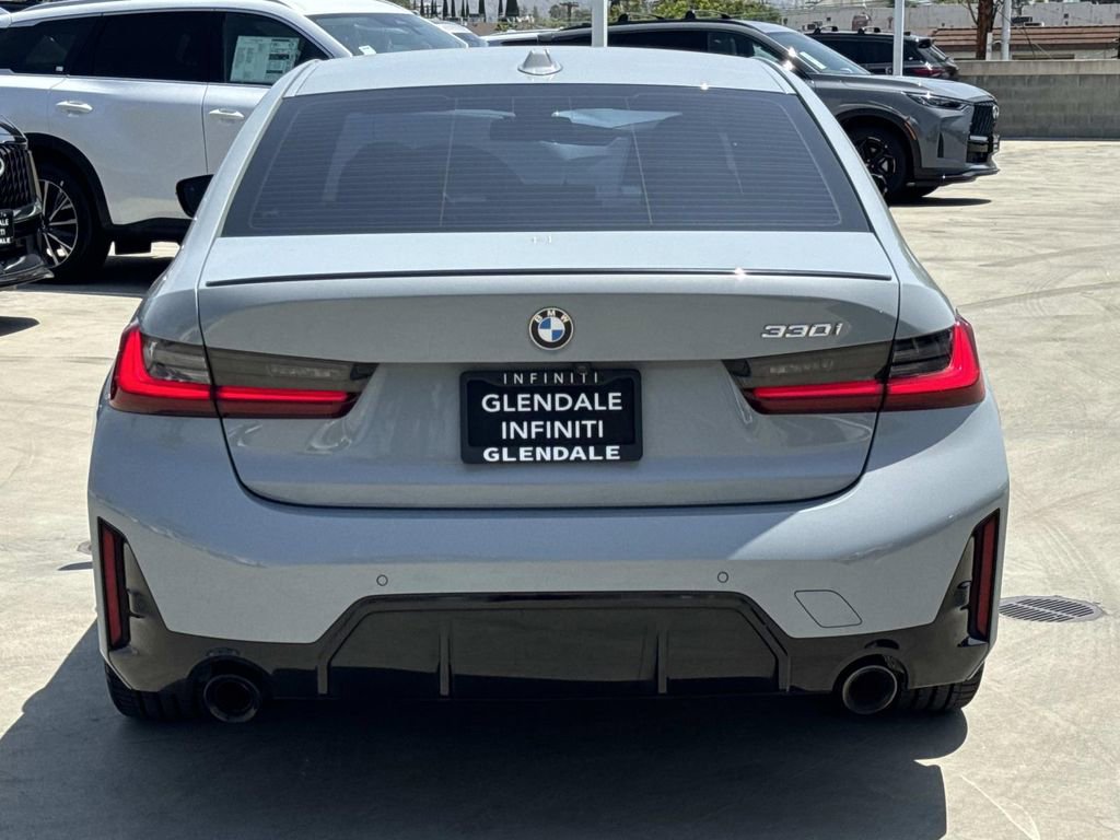 Used 2023 BMW 330i Sedan w/ M Sport Package RWD image 5