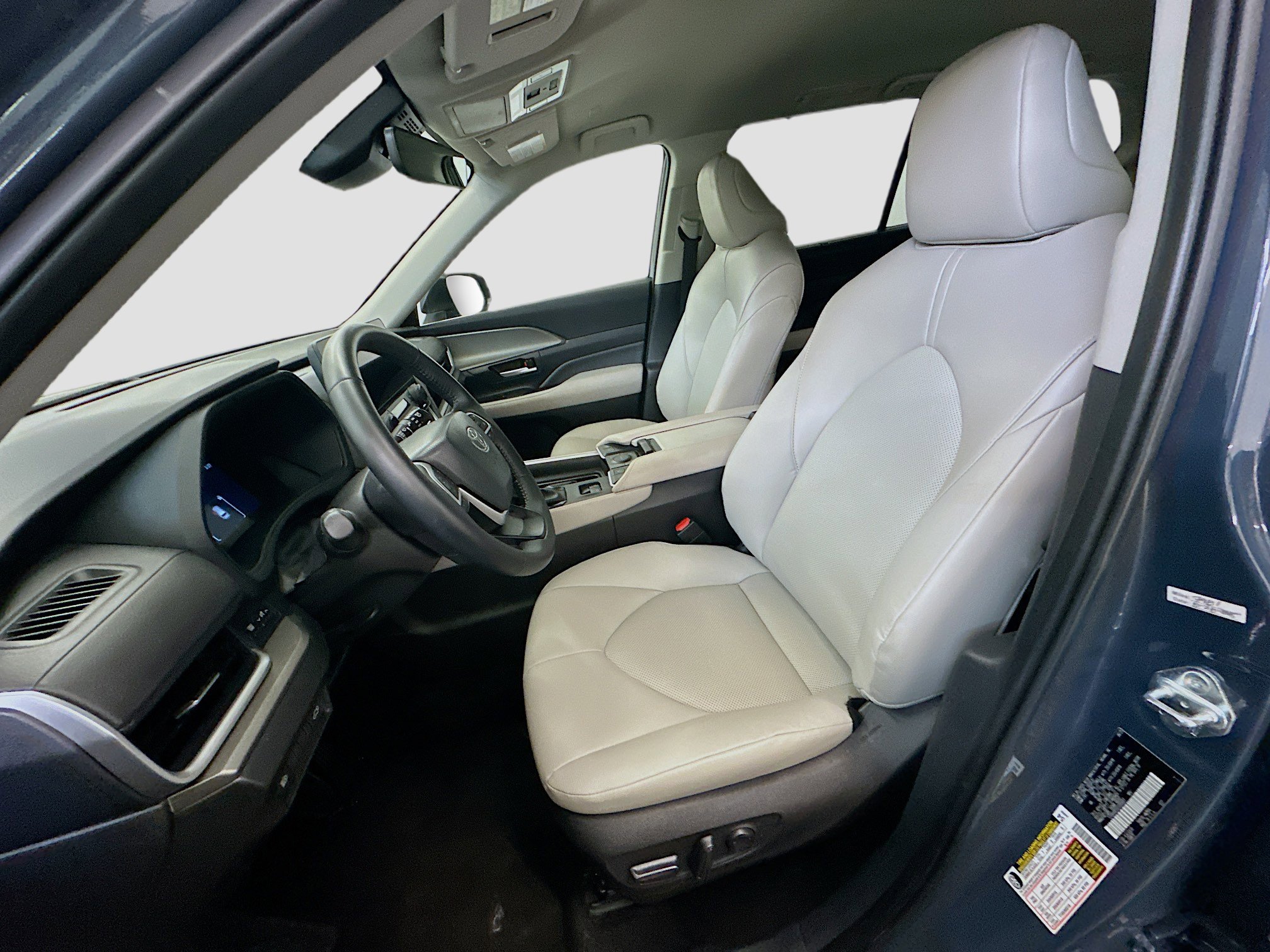 Used 2025 Toyota Grand Highlander AWD image 13