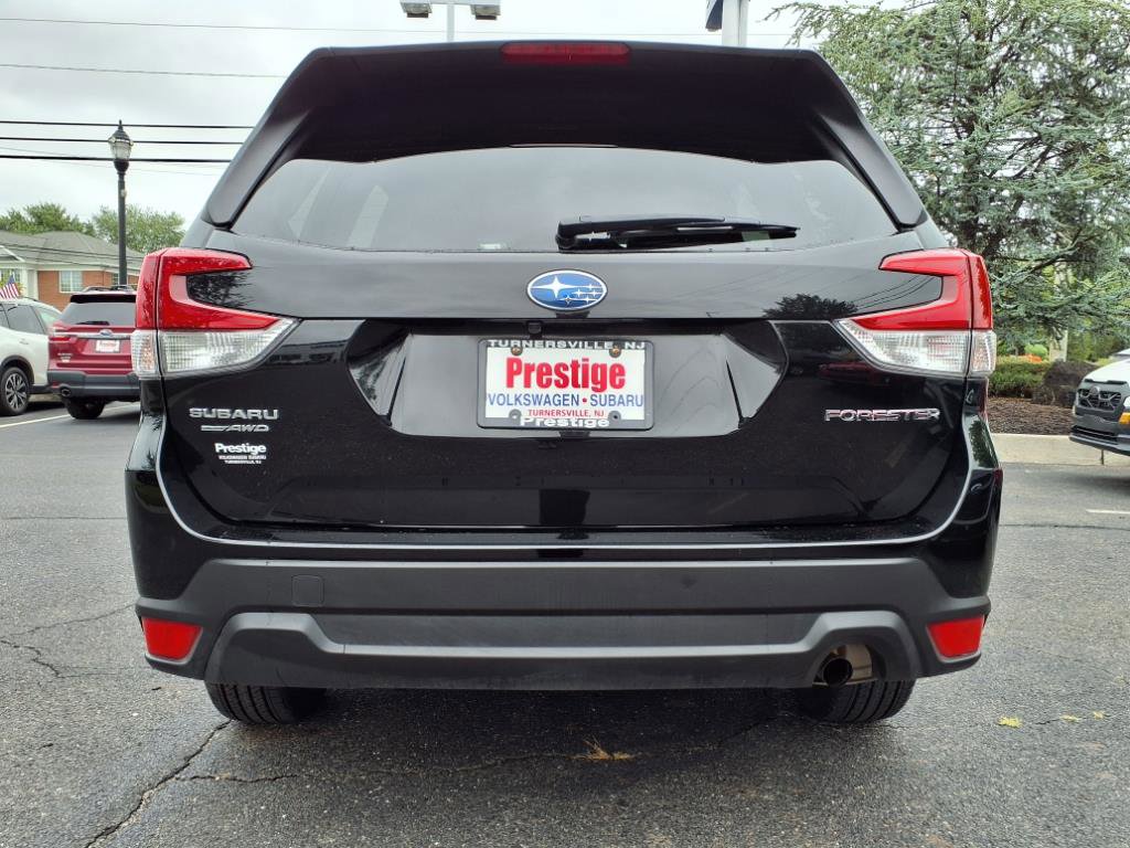 Used 2024 Subaru Forester Premium image 5
